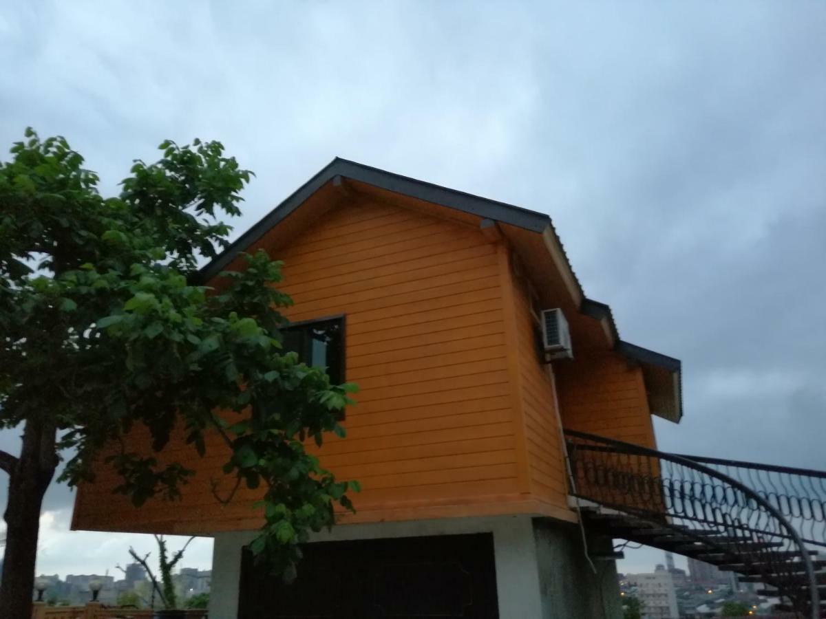 Деревянный Котеж The 1 С Выдом На Город Μπατούμι Εξωτερικό φωτογραφία